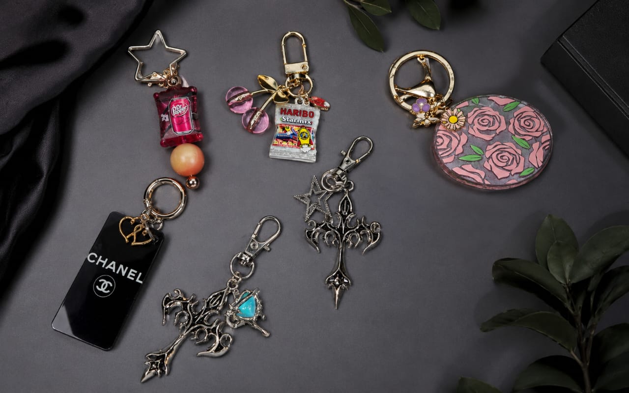 KEYCHAIN BLIND BAGS AND PHONE CHARMS!!